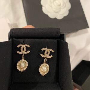 Chanel earrings cc logo
